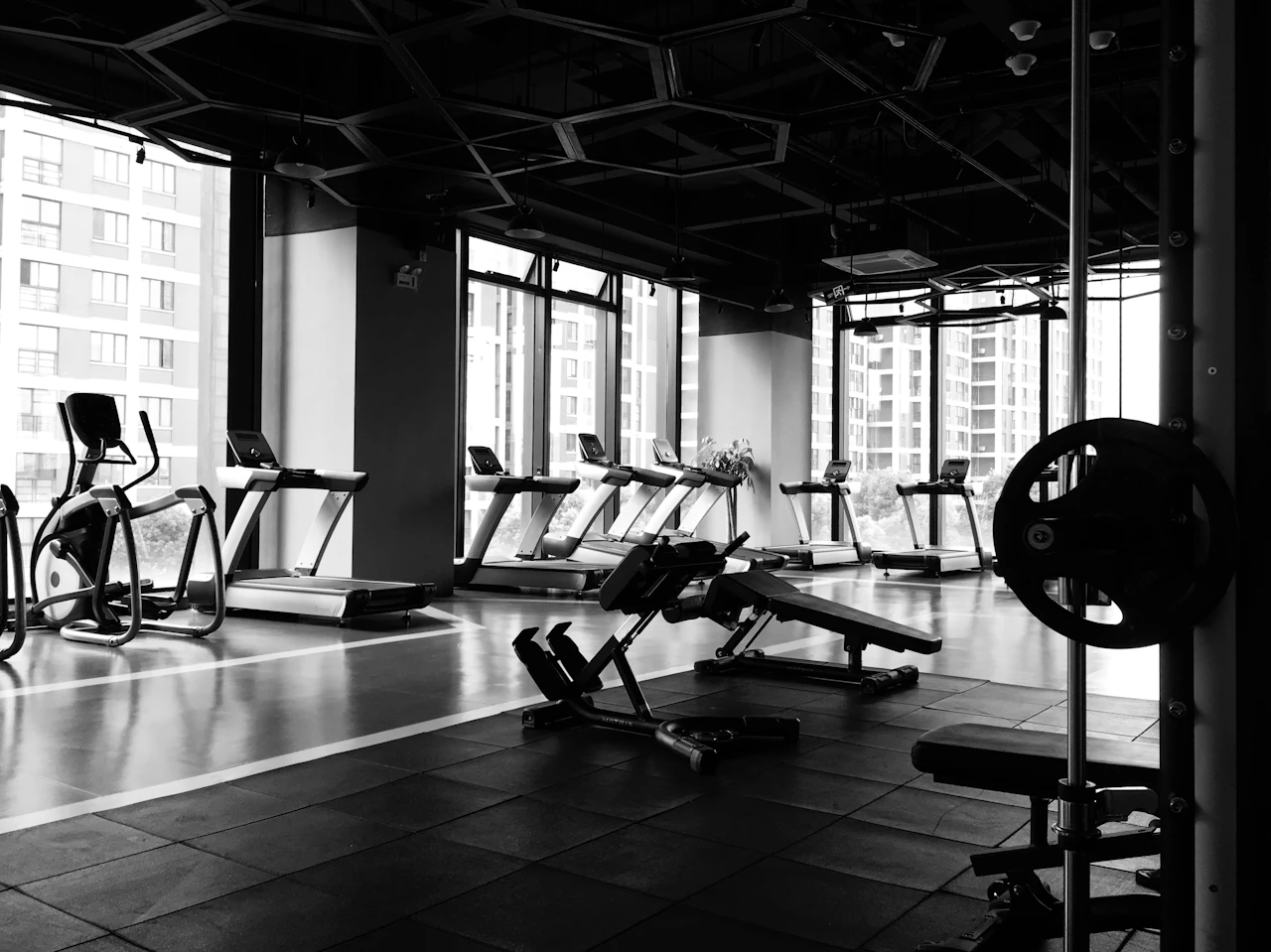 Žena na reformer pilates vežbama